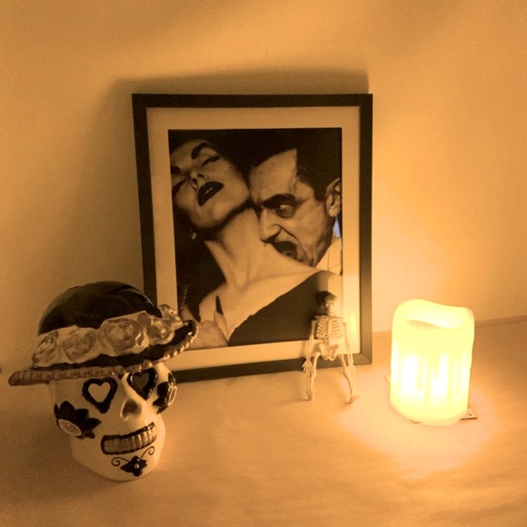 Creepy cool Vampira w Dracula picture frame, Skull small candle holder & more! - Picture 3 of 10